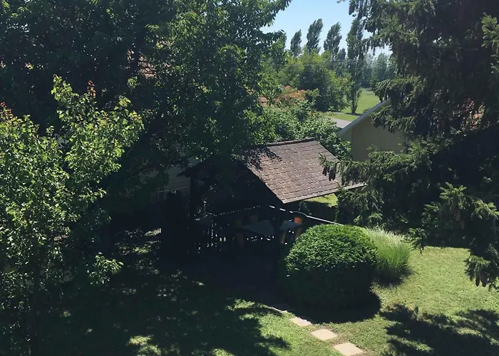 In - Balaton 18816 בית נופש *